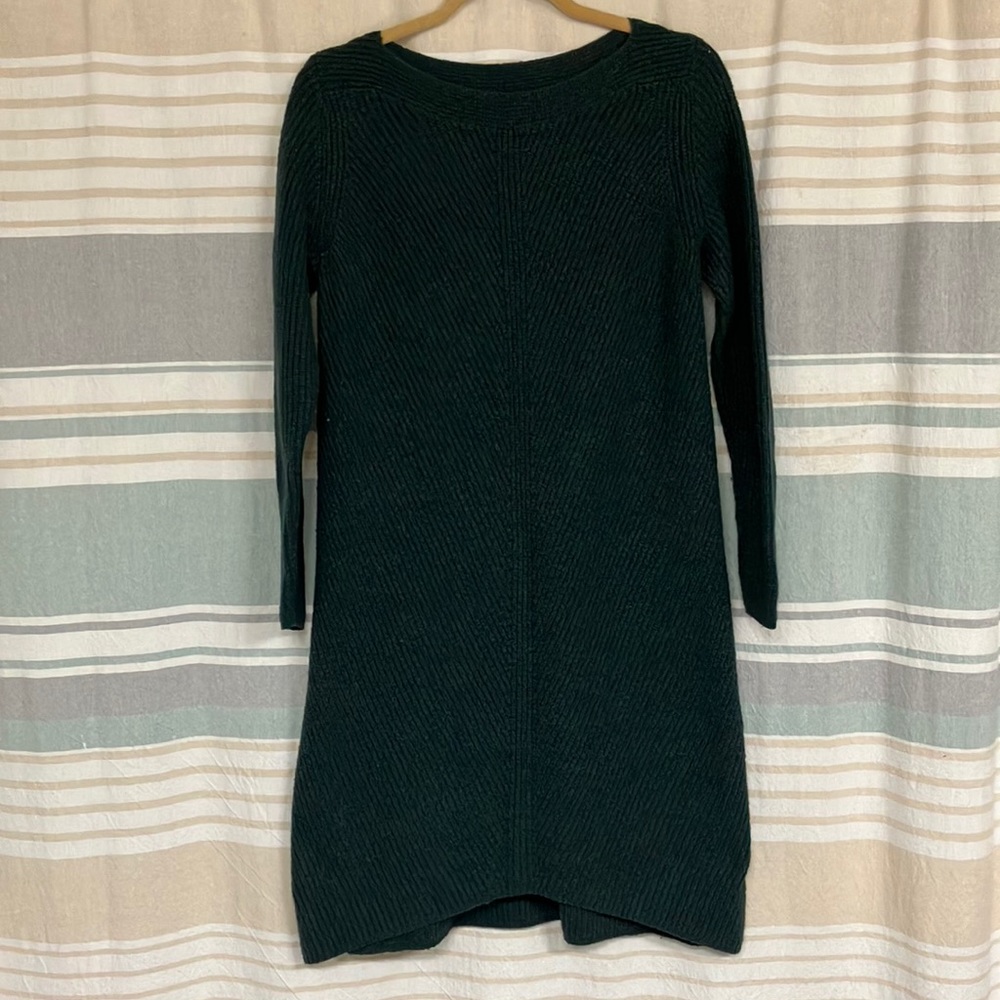 Uniqlo | Green Midi Sweater Dress 👗
